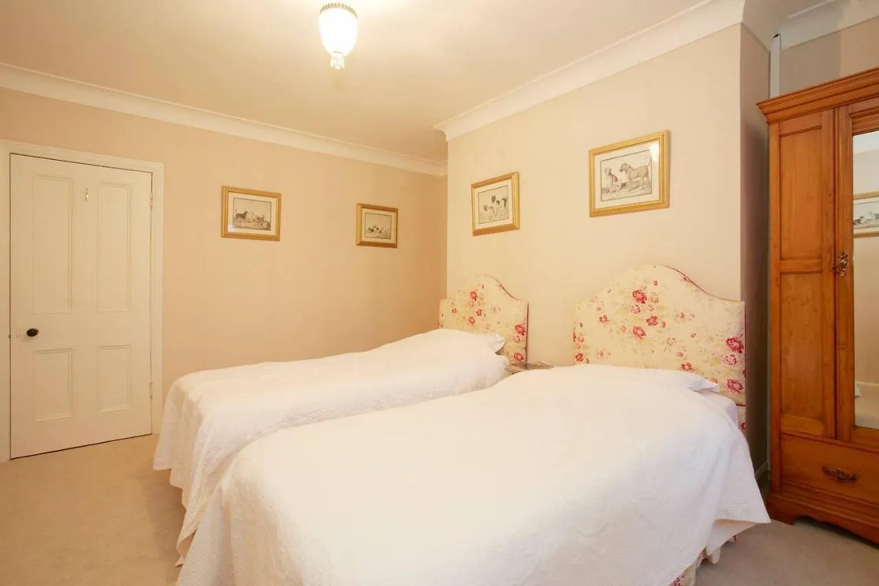 Holiday home The Wing At Brook Hall Nr York & Leeds - Free Hot Tub Tadcaster United Kingdom